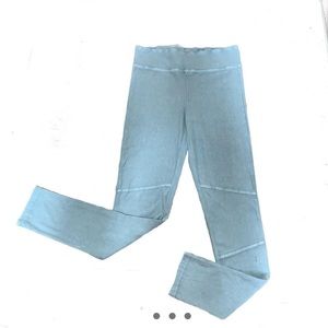 Medium blue Easel leggings!